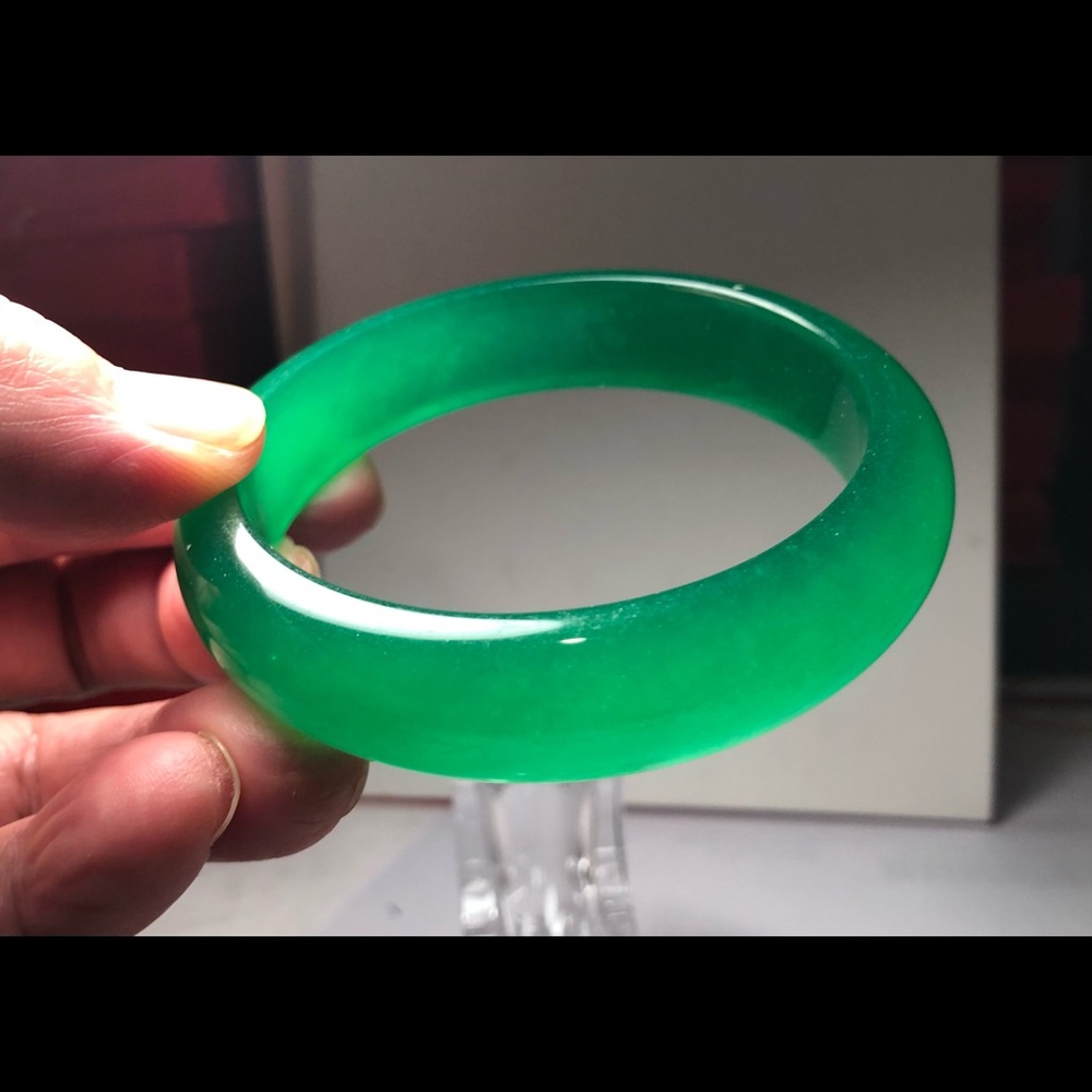 Genuine Natural Green Jade Bangle Bracelet Jadeite Chinese Hand-Carved Charm